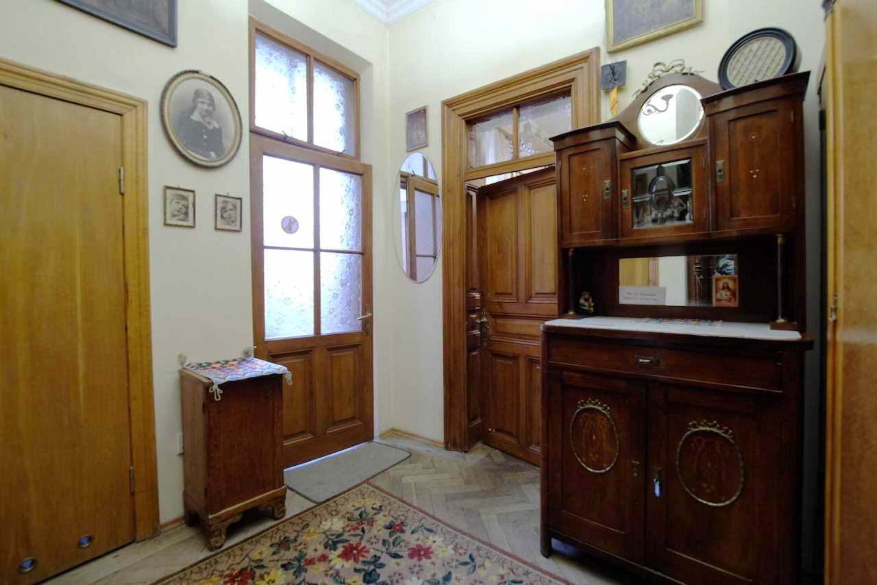 לבוב "Eva Stories" Movie Apartment On Rynok Square מראה חיצוני תמונה