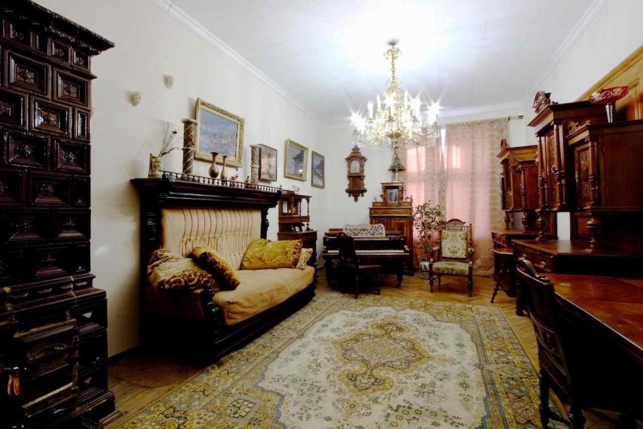 לבוב "Eva Stories" Movie Apartment On Rynok Square מראה חיצוני תמונה