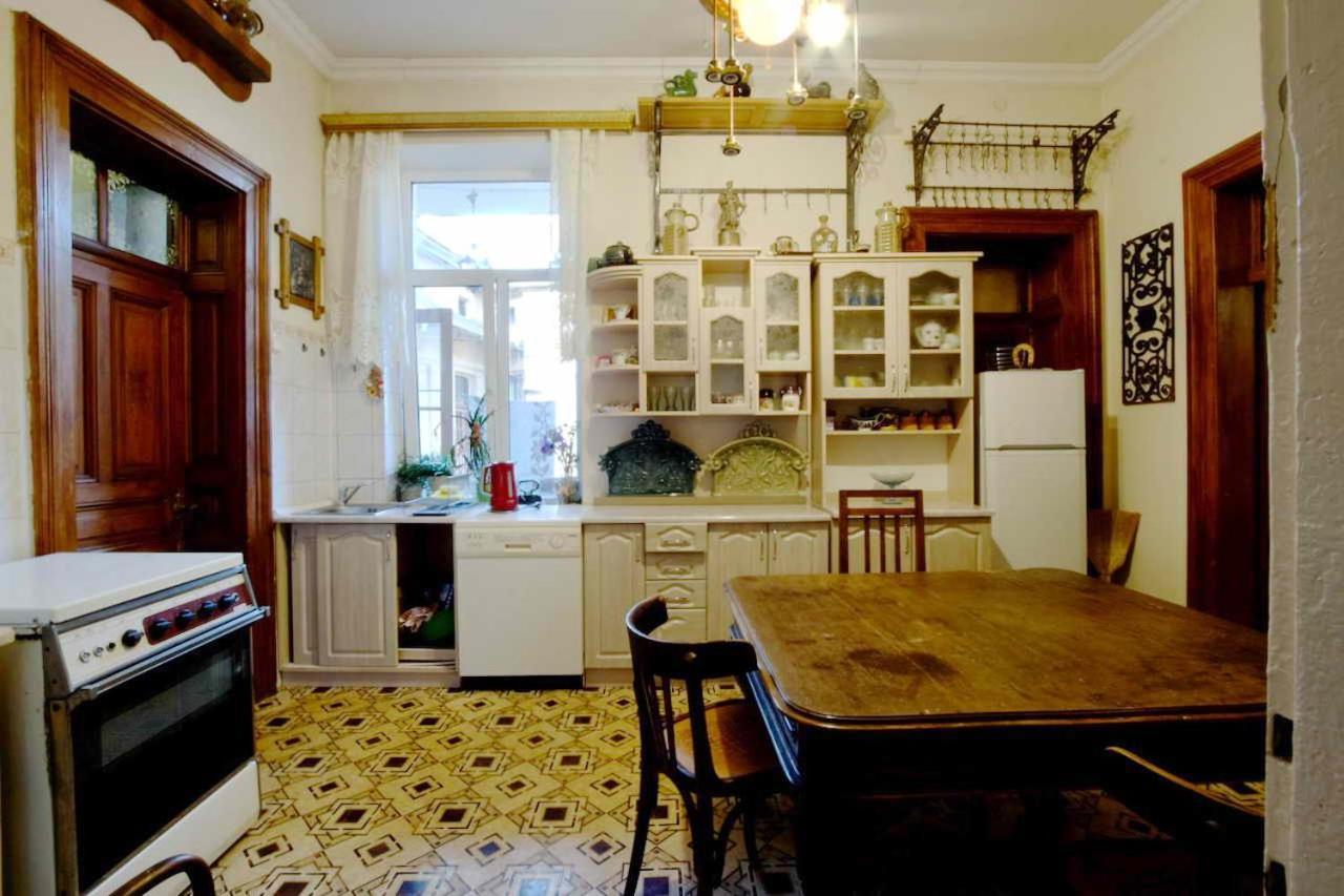 לבוב "Eva Stories" Movie Apartment On Rynok Square מראה חיצוני תמונה