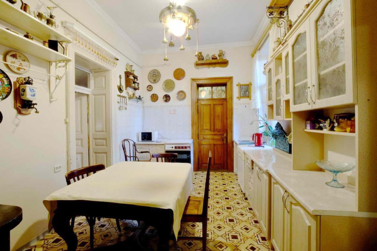 לבוב "Eva Stories" Movie Apartment On Rynok Square מראה חיצוני תמונה