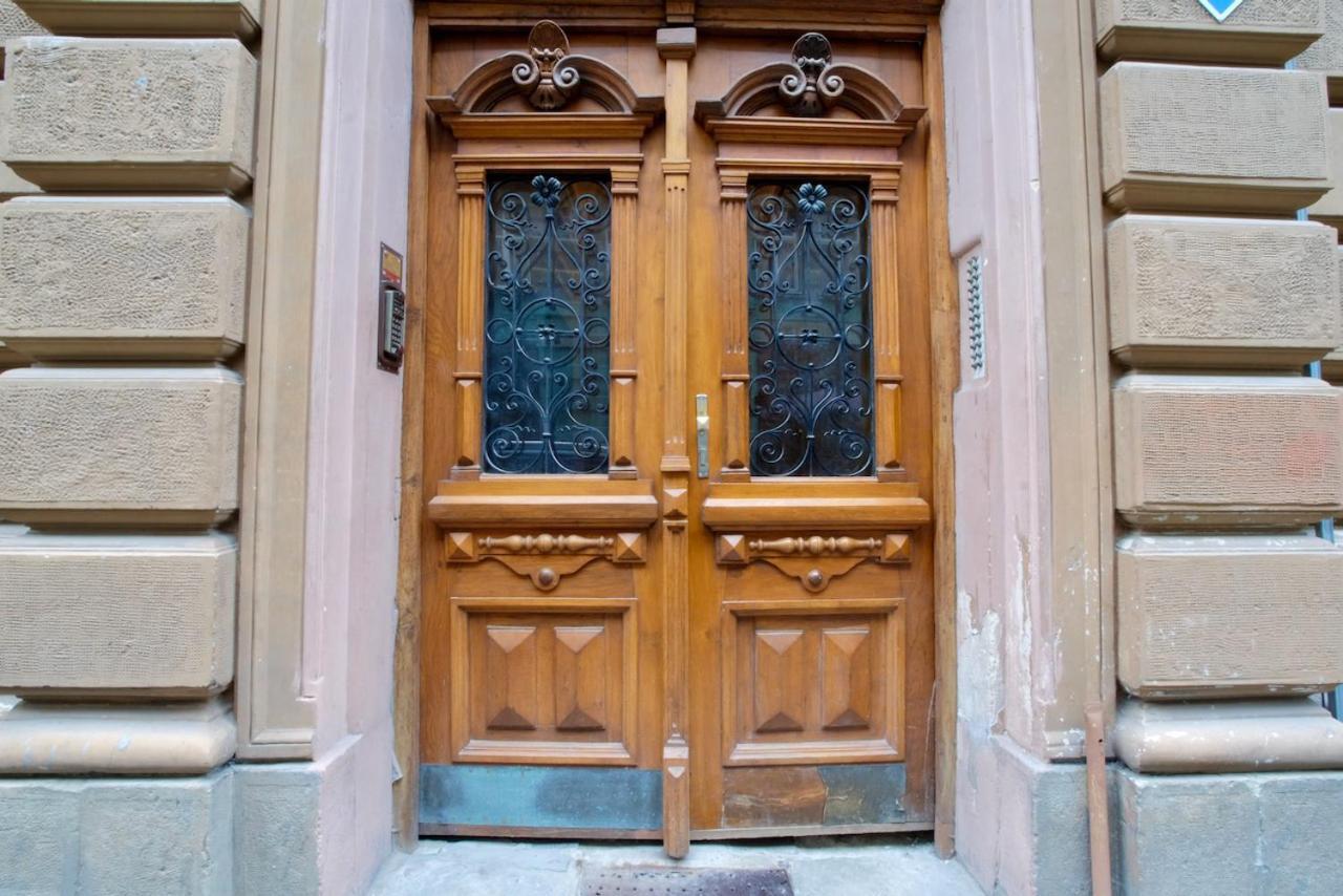לבוב "Eva Stories" Movie Apartment On Rynok Square מראה חיצוני תמונה