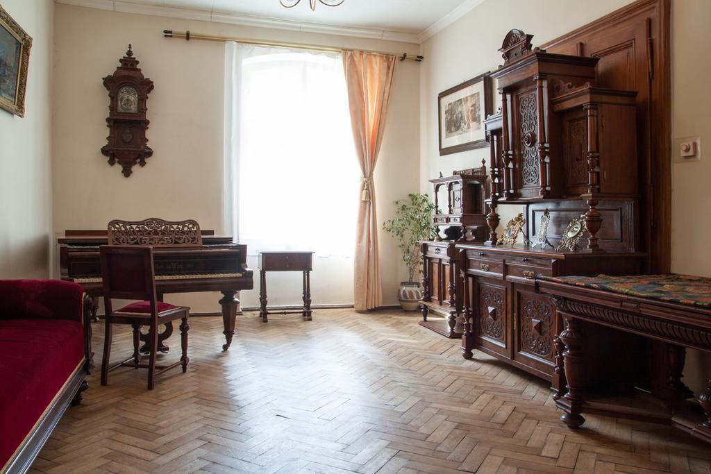 לבוב "Eva Stories" Movie Apartment On Rynok Square מראה חיצוני תמונה