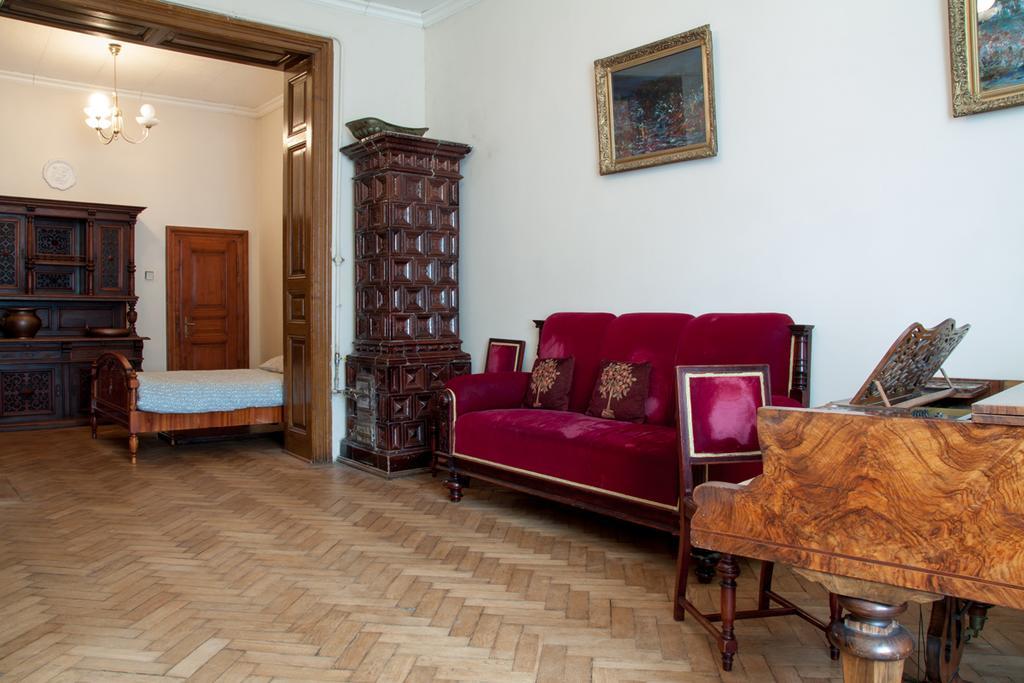 לבוב "Eva Stories" Movie Apartment On Rynok Square מראה חיצוני תמונה