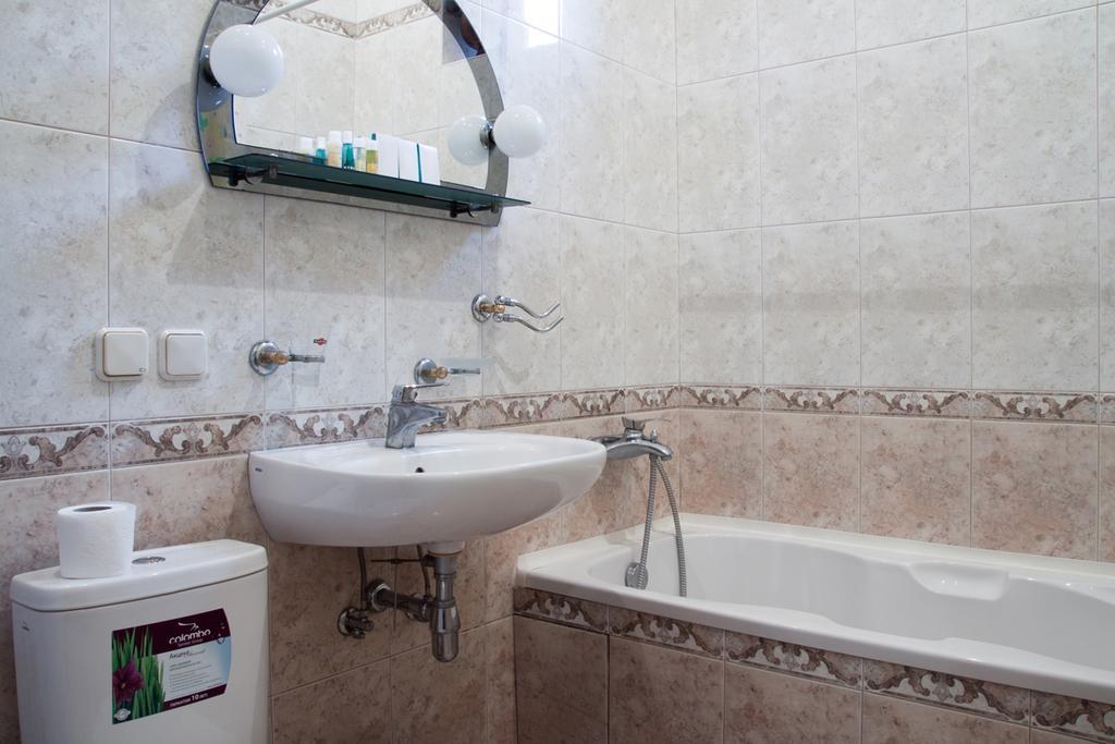 לבוב "Eva Stories" Movie Apartment On Rynok Square מראה חיצוני תמונה